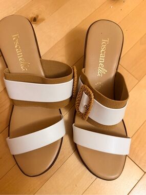 Toscanella woman’s sandals white  & Tan Leather  Woven Buckle Size 9.